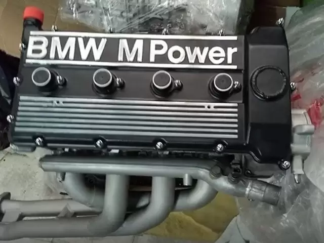 Up For Sale BMW S14 B23 Engine - 1/1